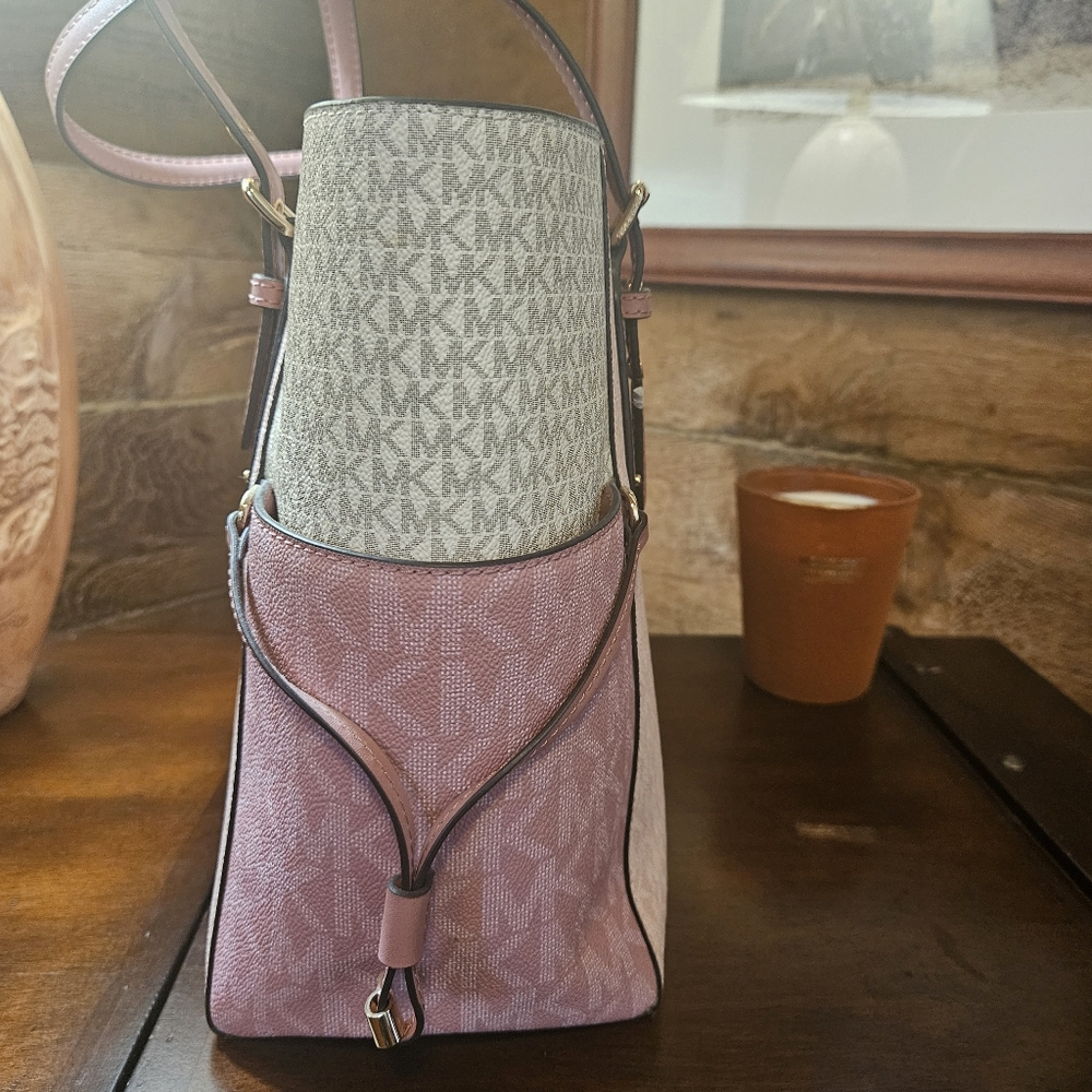 Michael Kors Pink and Whte Women's Tote Bag - Picture 3 of 12